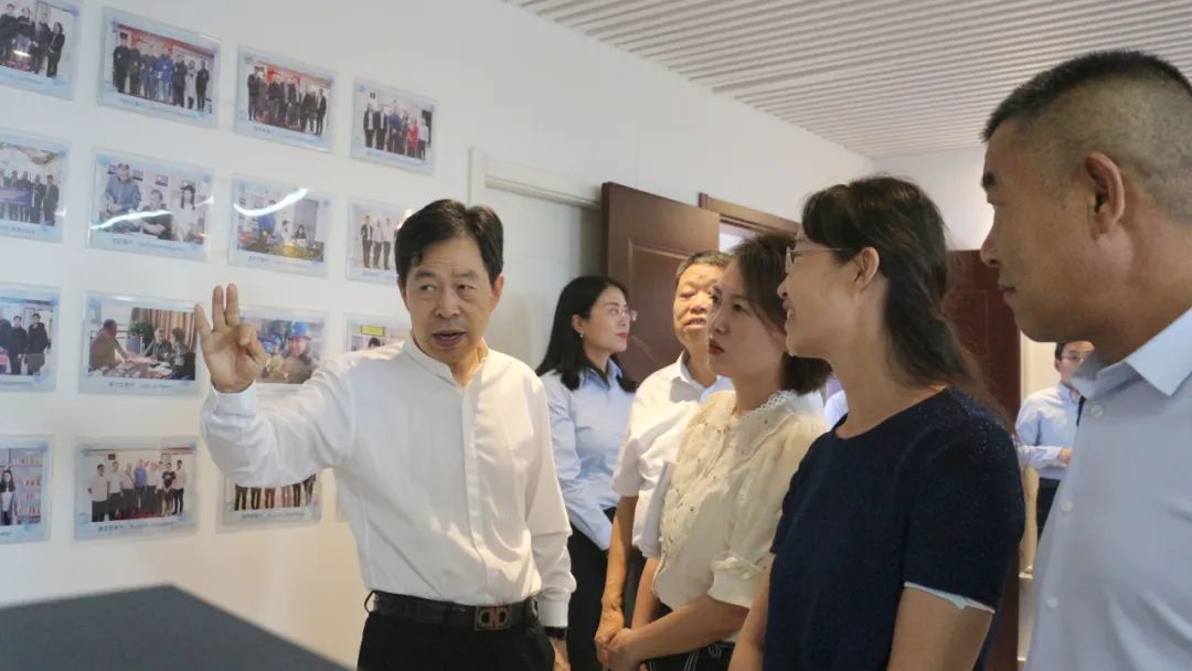 新密市委常委、政法委書記劉軍杰一行蒞臨榮盛科技集團(tuán)調(diào)研指導(dǎo)